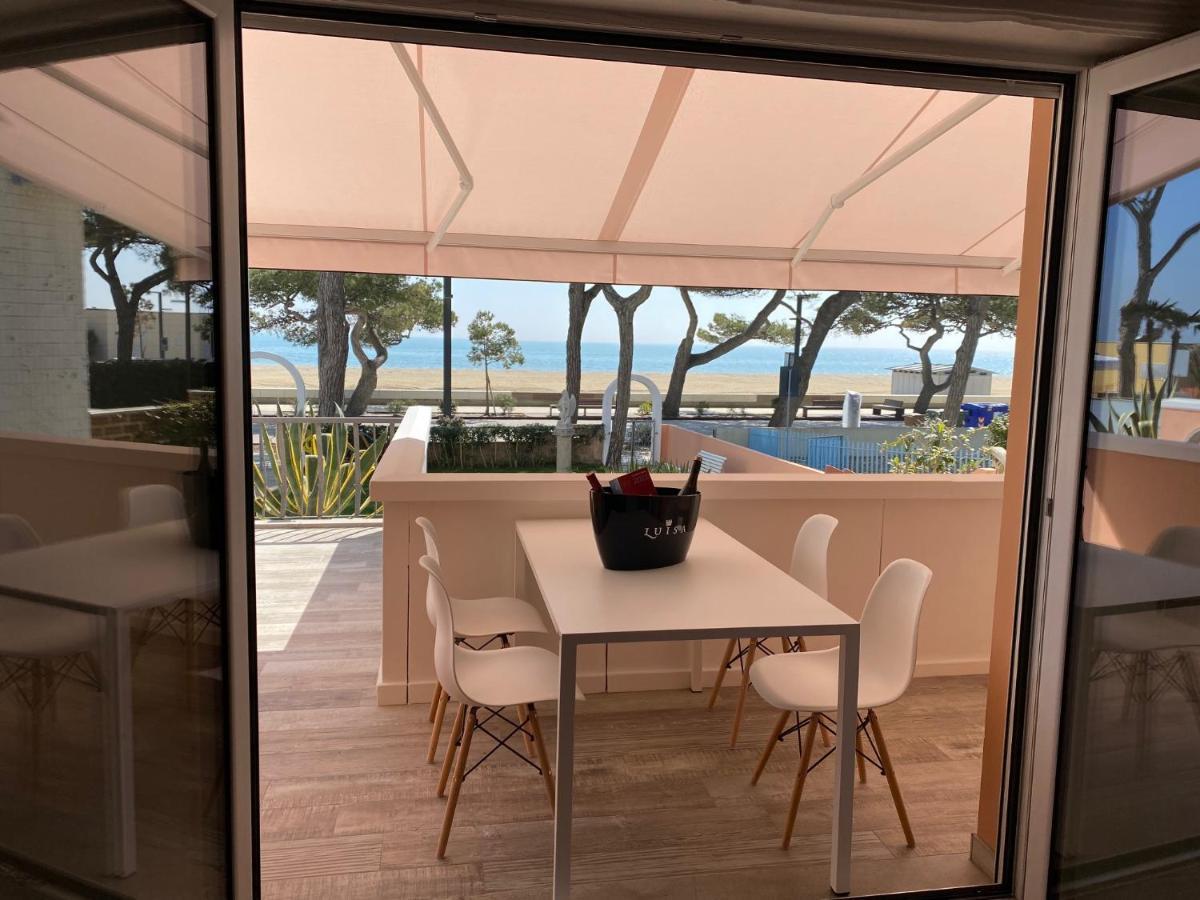 Appartamento Fronte Mare Villa Lory Lignano Sabbiadoro Eksteriør billede