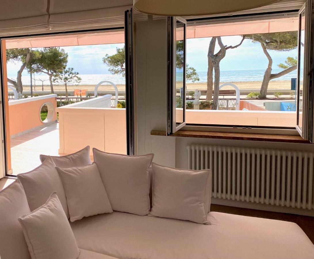 Appartamento Fronte Mare Villa Lory Lignano Sabbiadoro Eksteriør billede